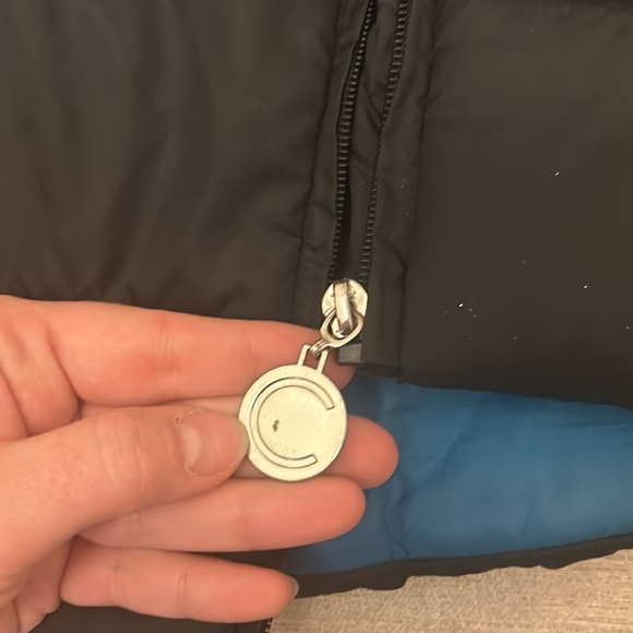 COOGI Puffer Vest - Picture 8 of 11